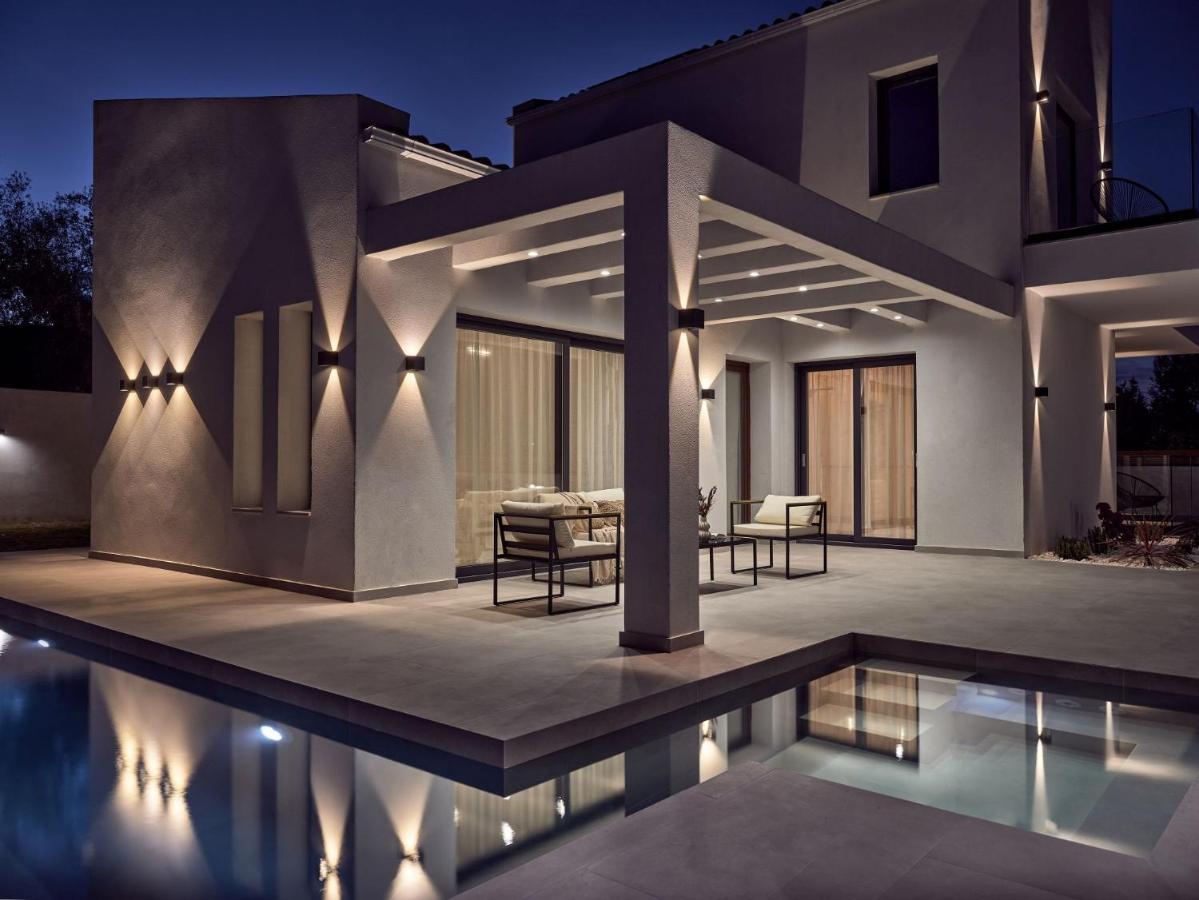 Estelle Villa, A Flamboyant Escape With Pool, By Thinkvilla Romíri Kültér fotó